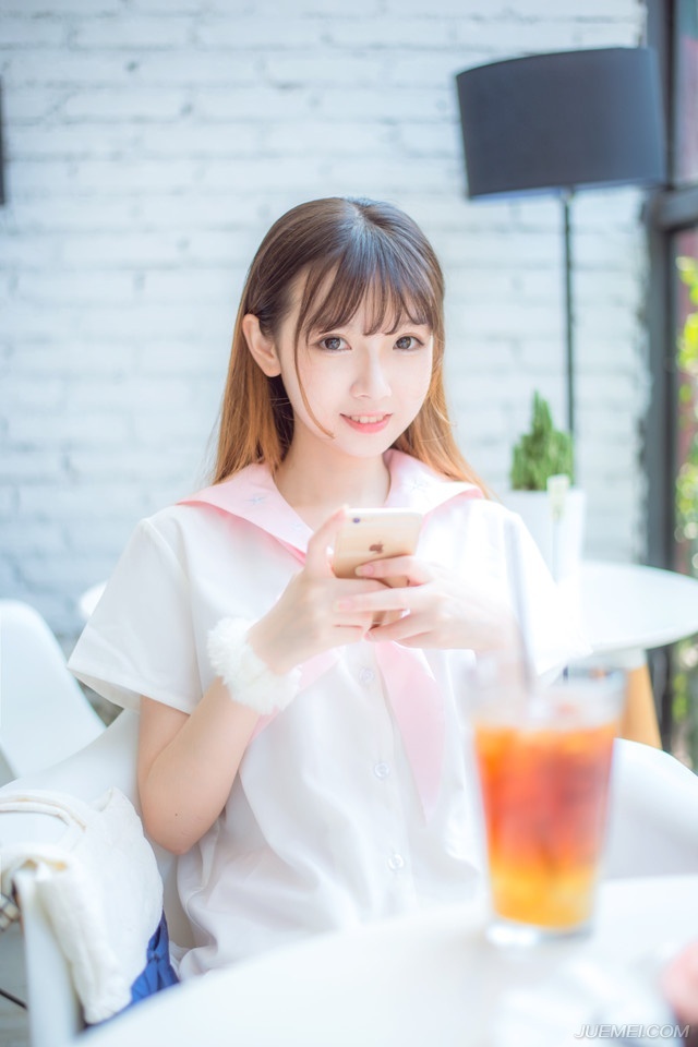 努力只能及格，拼命才能优秀。要么出众，要么出局，这是人生真谛。
